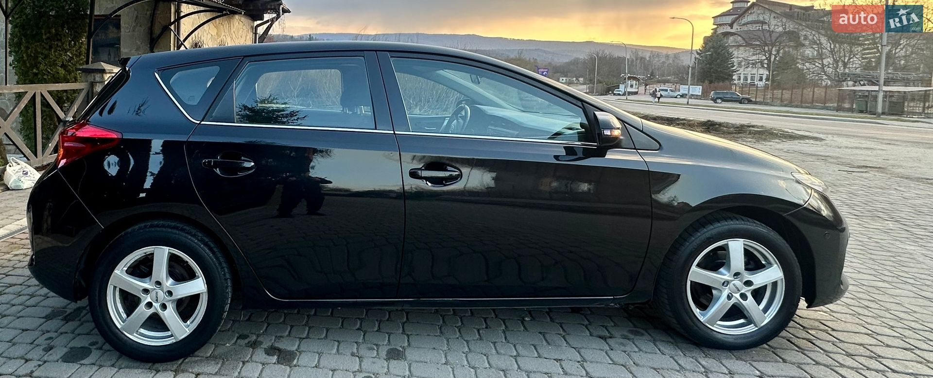 Toyota Auris 2014 VIN SB1KN3JE10E008931 фото оголошення 9 з 35