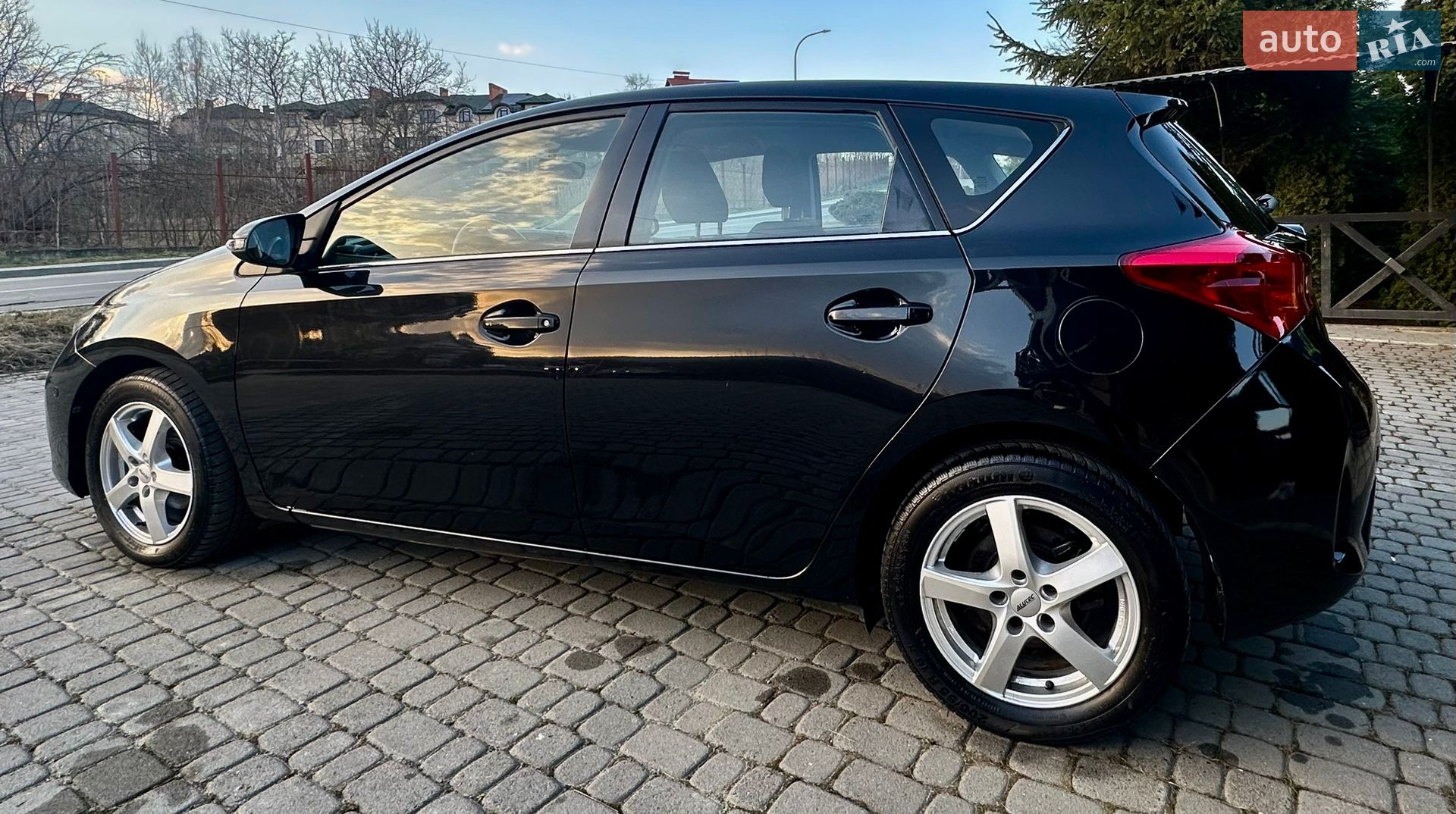 Toyota Auris 2014 VIN SB1KN3JE10E008931 фото оголошення 13 з 35