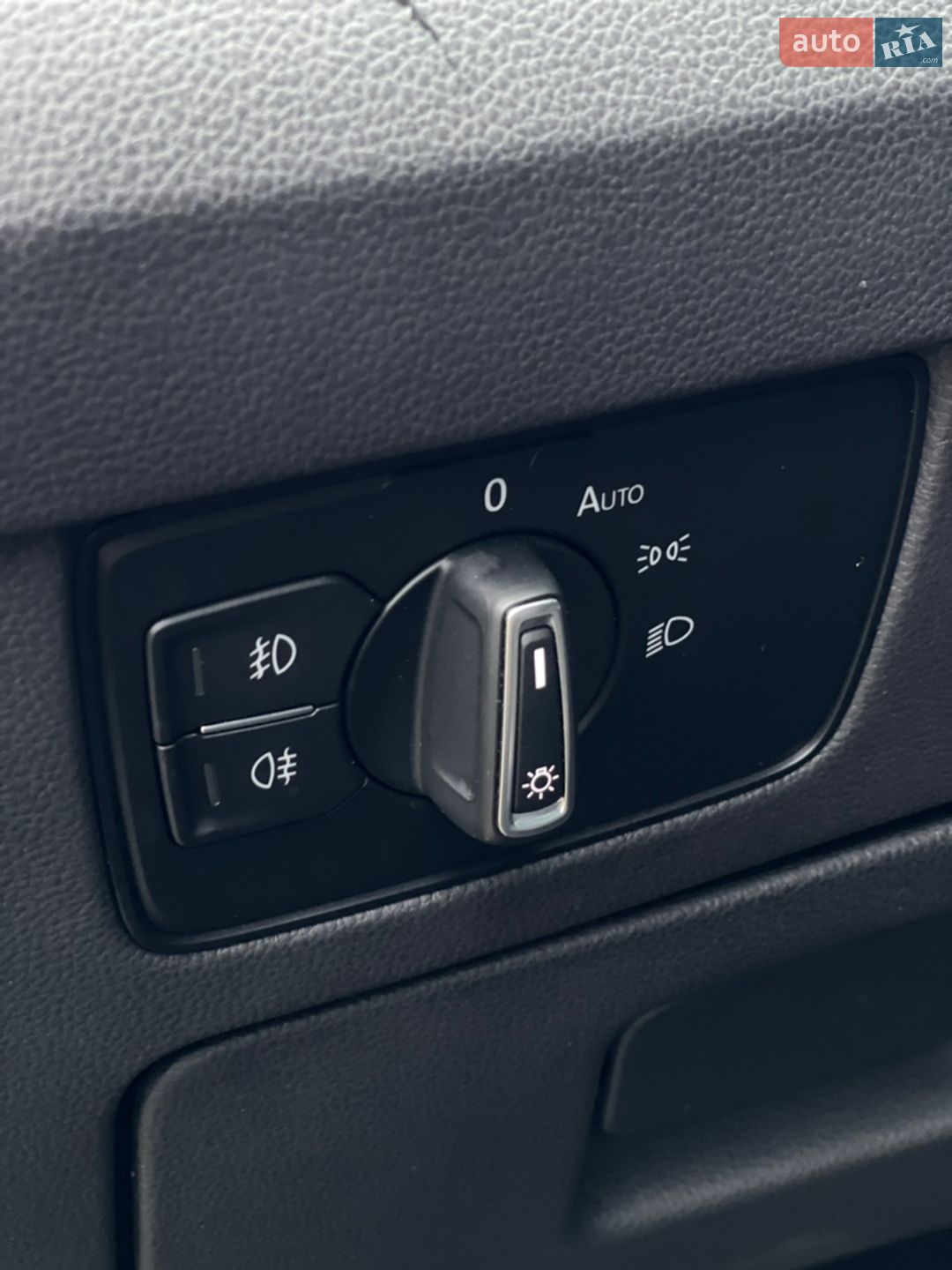 Volkswagen Passat 2019 VIN WVWZZZ3CZKE040526 фото оголошення 17 з 137