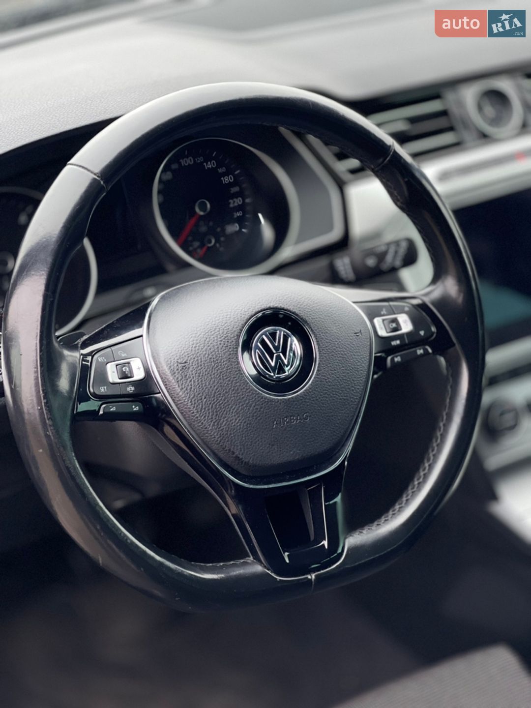 Volkswagen Passat 2019 VIN WVWZZZ3CZKE040526 фото оголошення 21 з 137