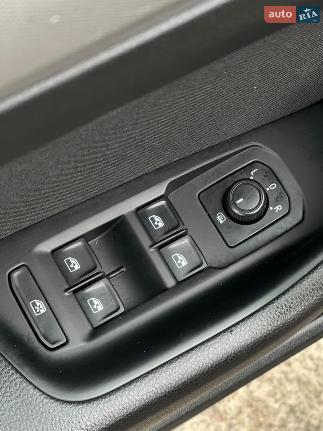 Volkswagen Passat 2019 VIN WVWZZZ3CZKE040526 фото оголошення 19 з 137