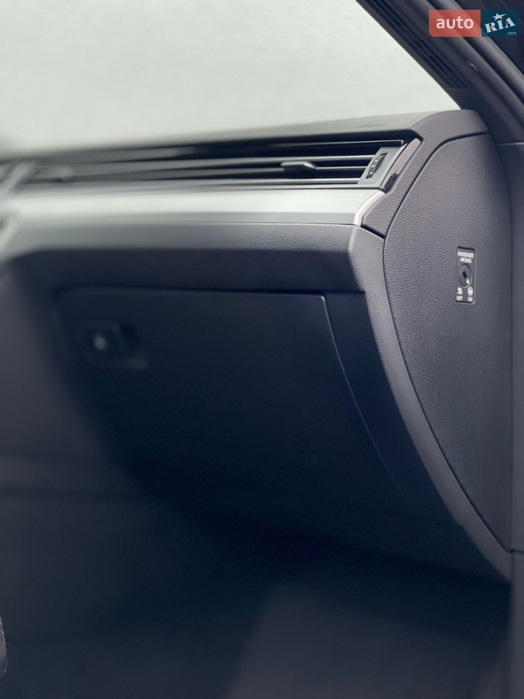Volkswagen Passat 2019 VIN WVWZZZ3CZKE040526 фото оголошення 28 з 137
