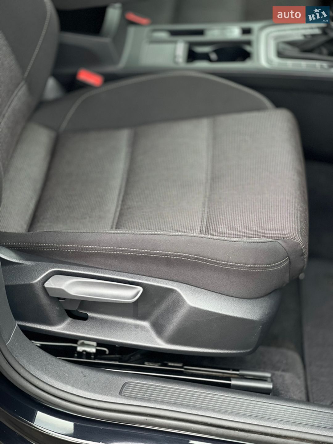Volkswagen Passat 2019 VIN WVWZZZ3CZKE040526 фото оголошення 27 з 137