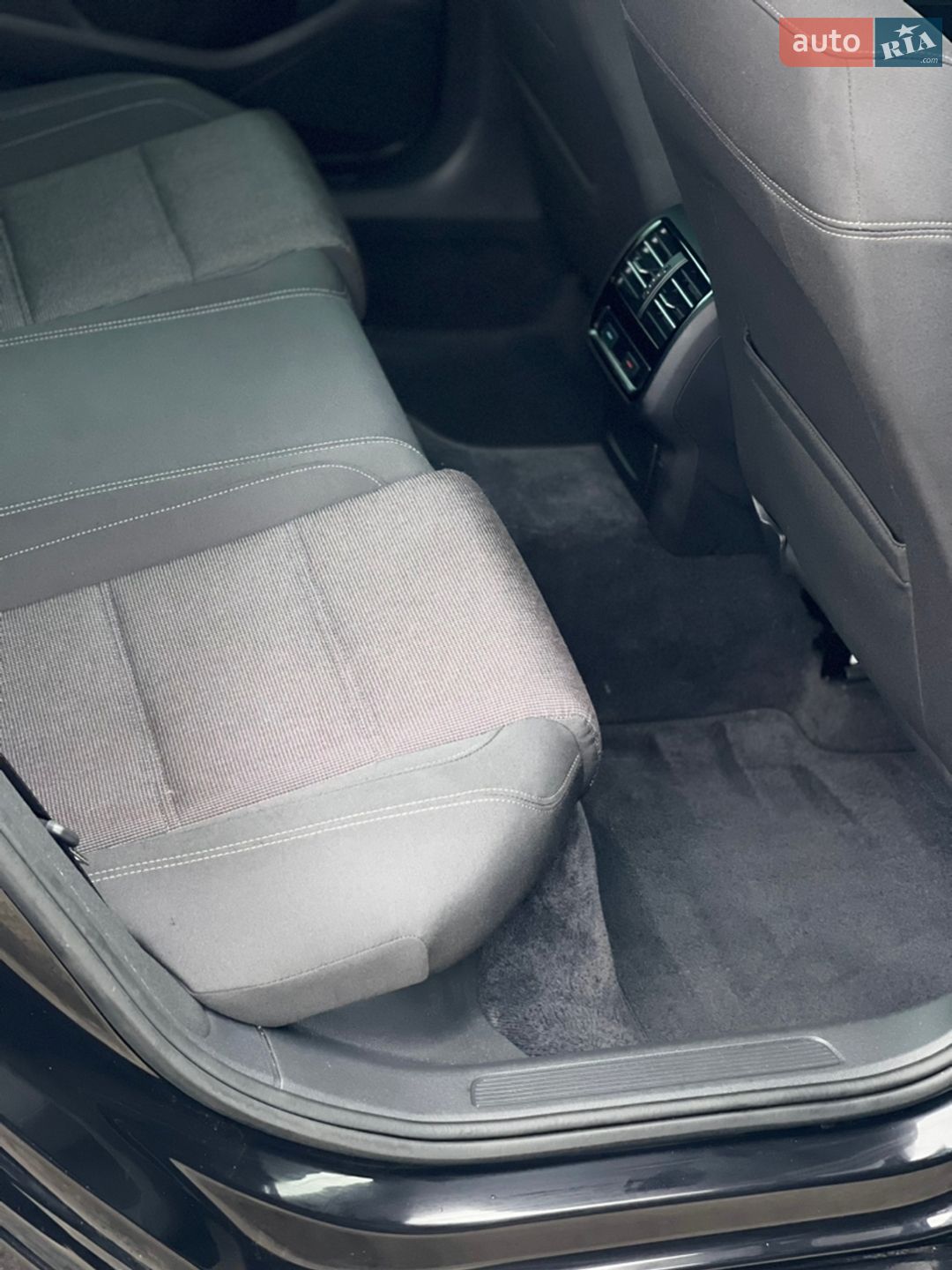 Volkswagen Passat 2019 VIN WVWZZZ3CZKE040526 фото оголошення 31 з 137