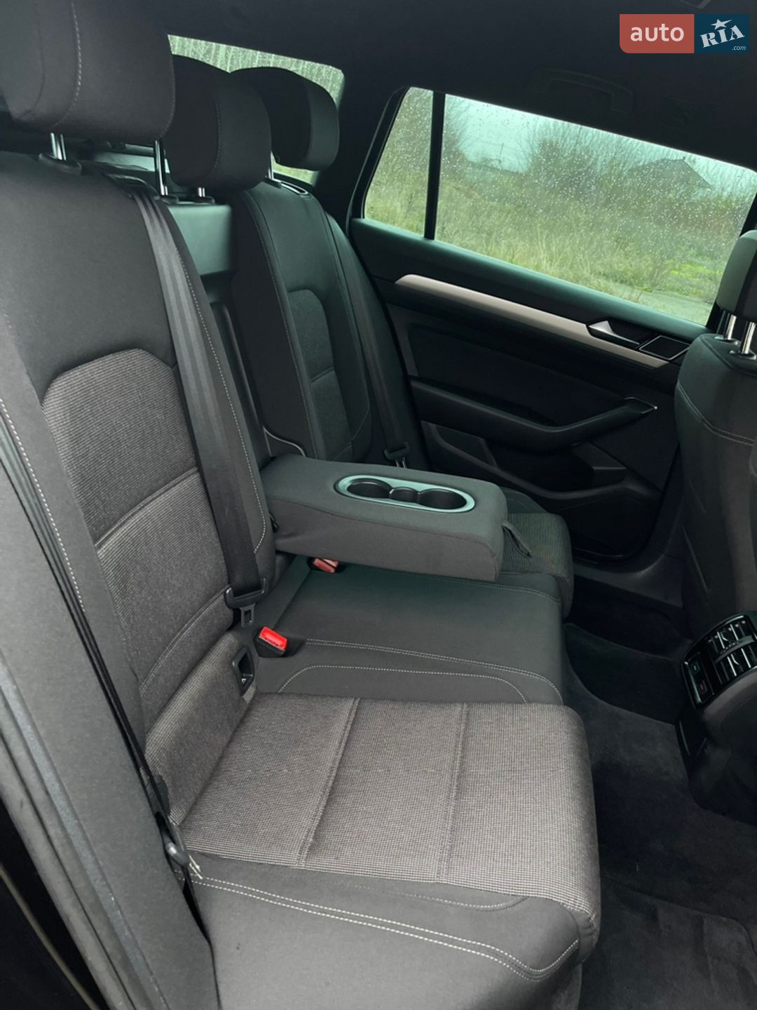 Volkswagen Passat 2019 VIN WVWZZZ3CZKE040526 фото оголошення 34 з 137