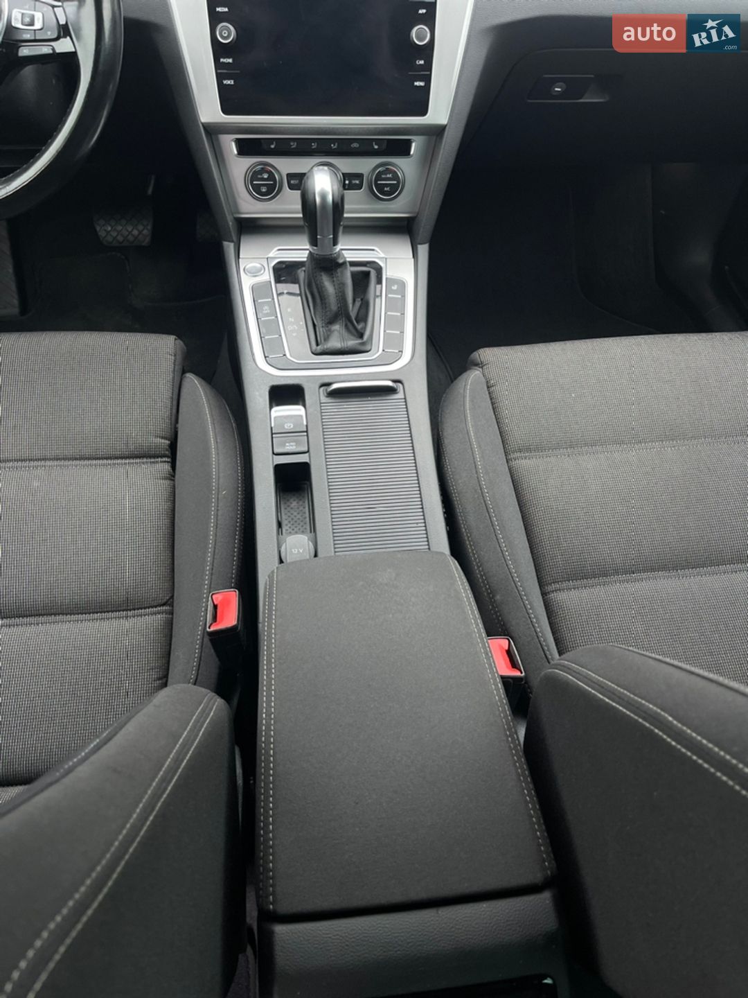 Volkswagen Passat 2019 VIN WVWZZZ3CZKE040526 фото оголошення 44 з 137