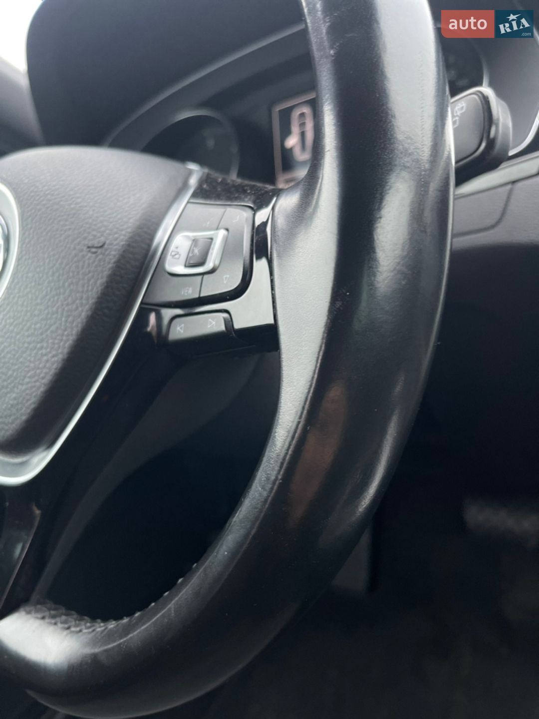 Volkswagen Passat 2019 VIN WVWZZZ3CZKE040526 фото оголошення 50 з 137