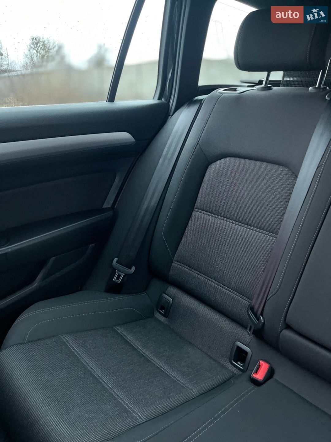 Volkswagen Passat 2019 VIN WVWZZZ3CZKE040526 фото оголошення 57 з 137