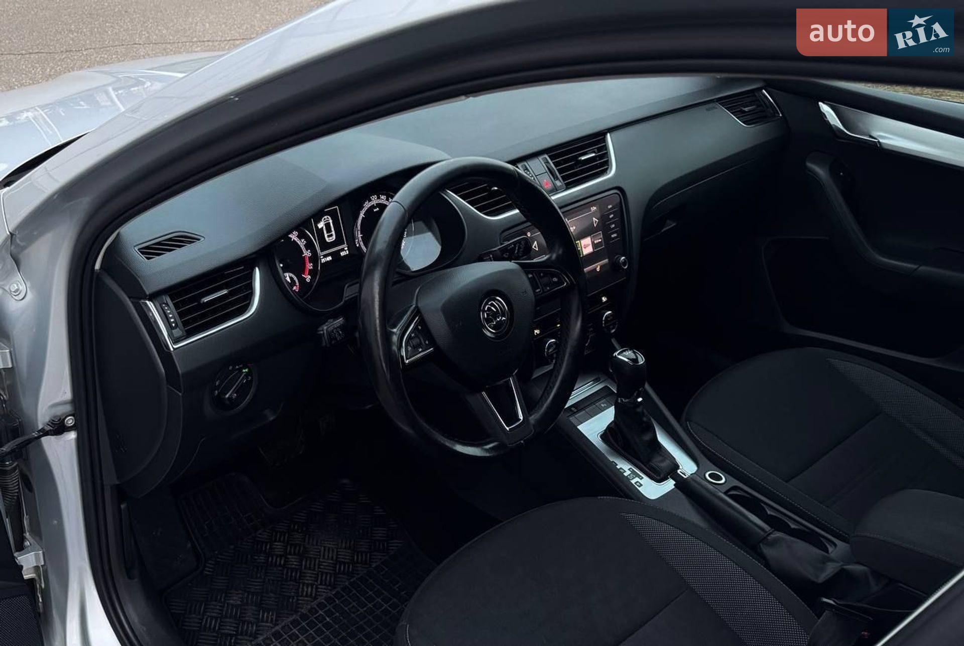 Skoda Octavia 2018 VIN TMBJJ7NE2K0110999 фото оголошення 2 з 19