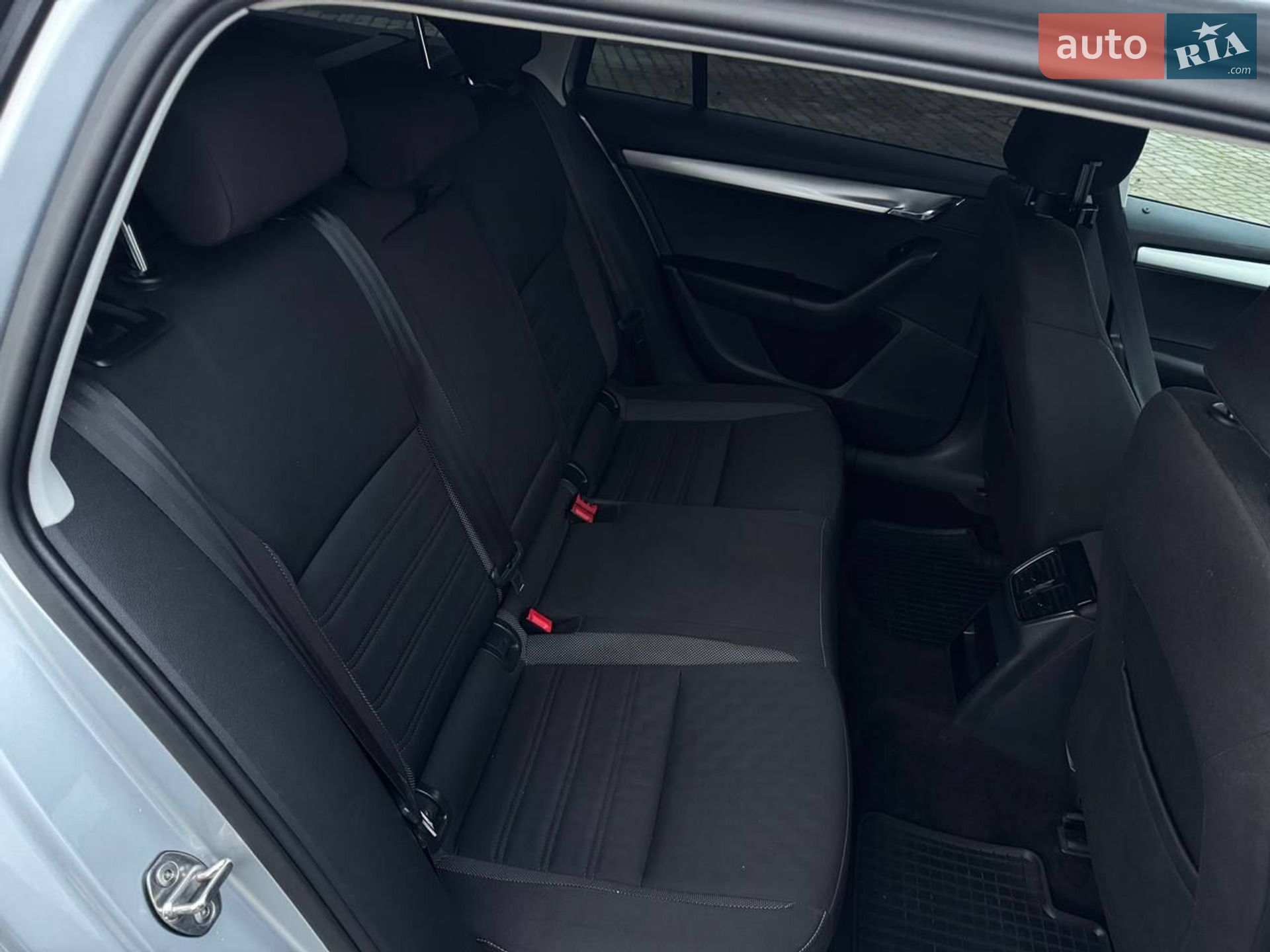 Skoda Octavia 2018 VIN TMBJJ7NE2K0110999 фото оголошення 3 з 19