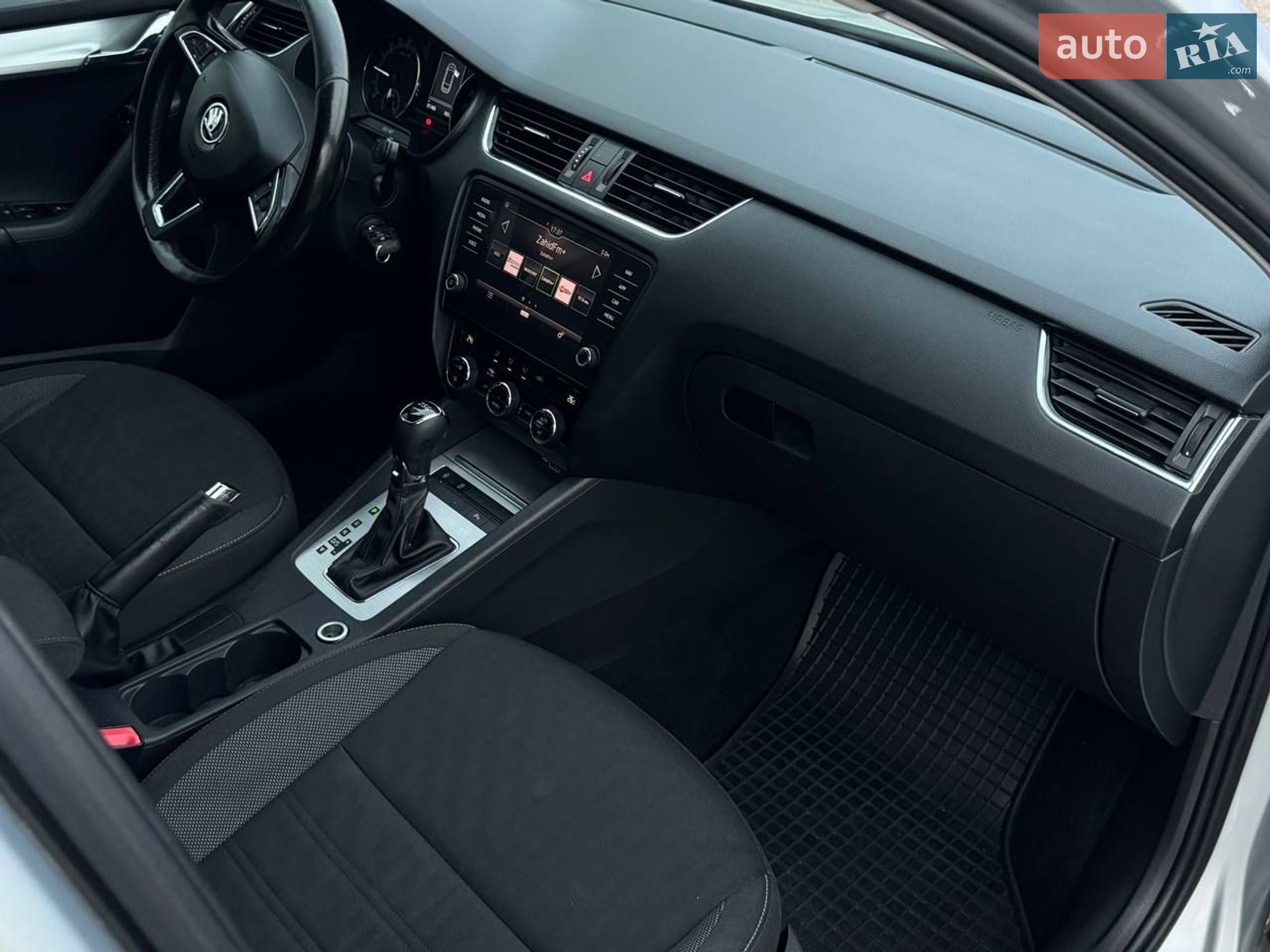 Skoda Octavia 2018 VIN TMBJJ7NE2K0110999 фото оголошення 5 з 19