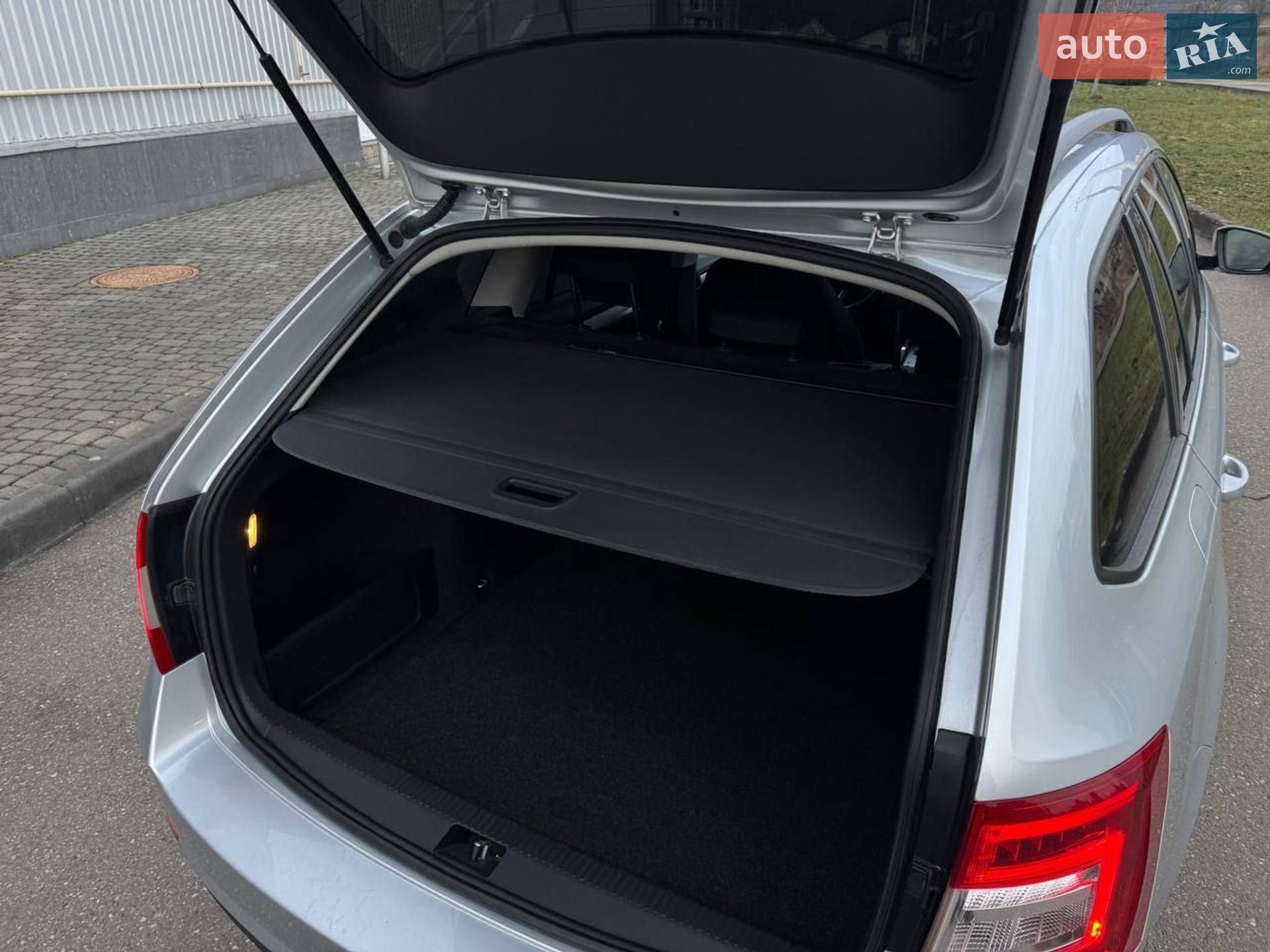 Skoda Octavia 2018 VIN TMBJJ7NE2K0110999 фото оголошення 7 з 19