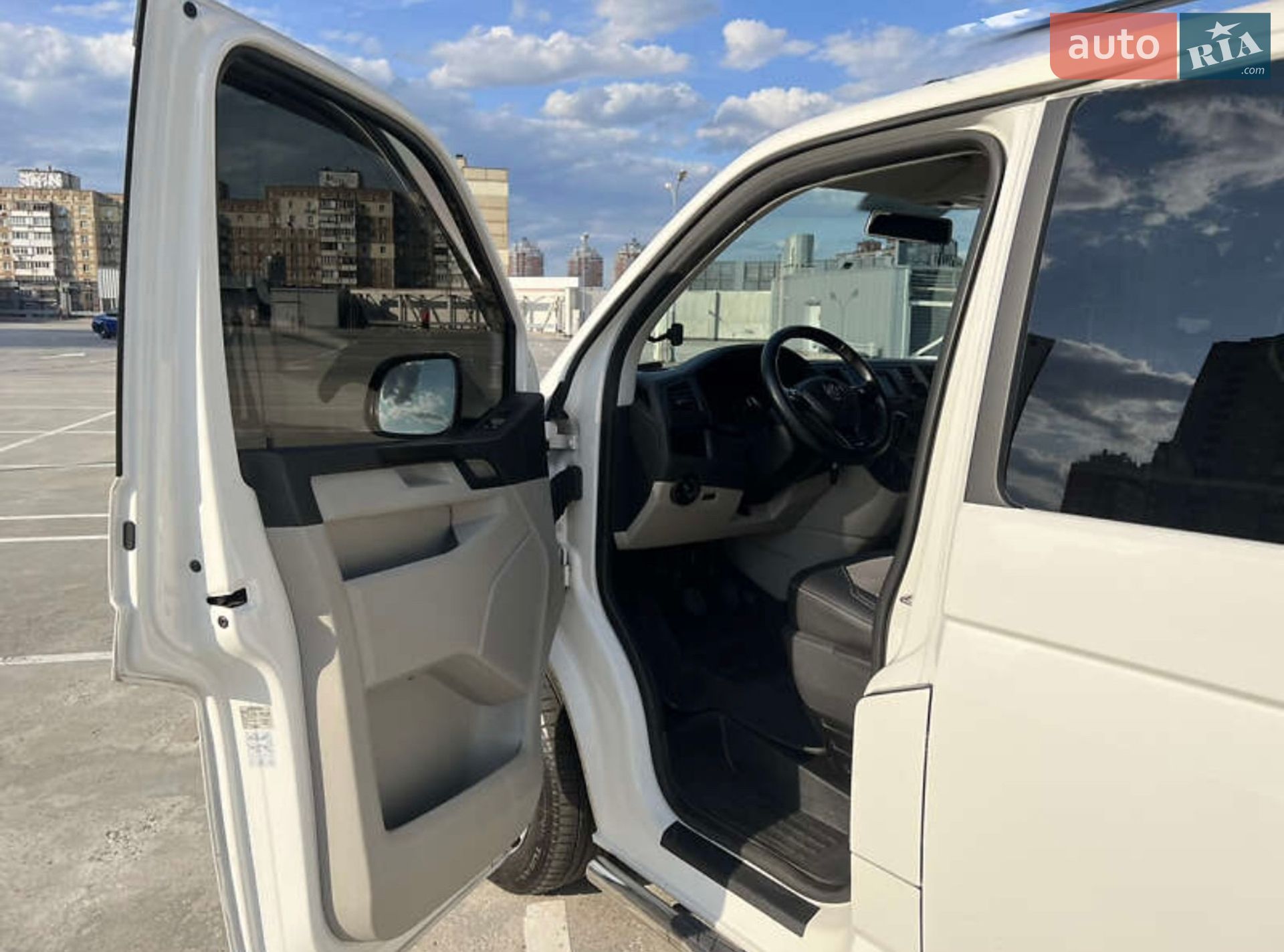 Volkswagen Transporter 2015 VIN WV1ZZZ7HZGH048618 фото оголошення 11 з 23