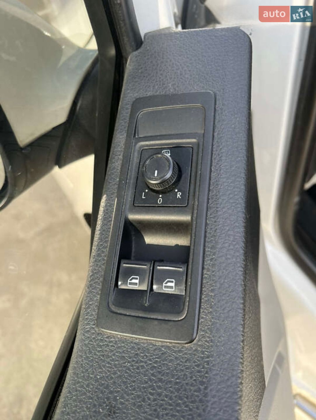 Volkswagen Transporter 2015 VIN WV1ZZZ7HZGH048618 фото оголошення 14 з 23