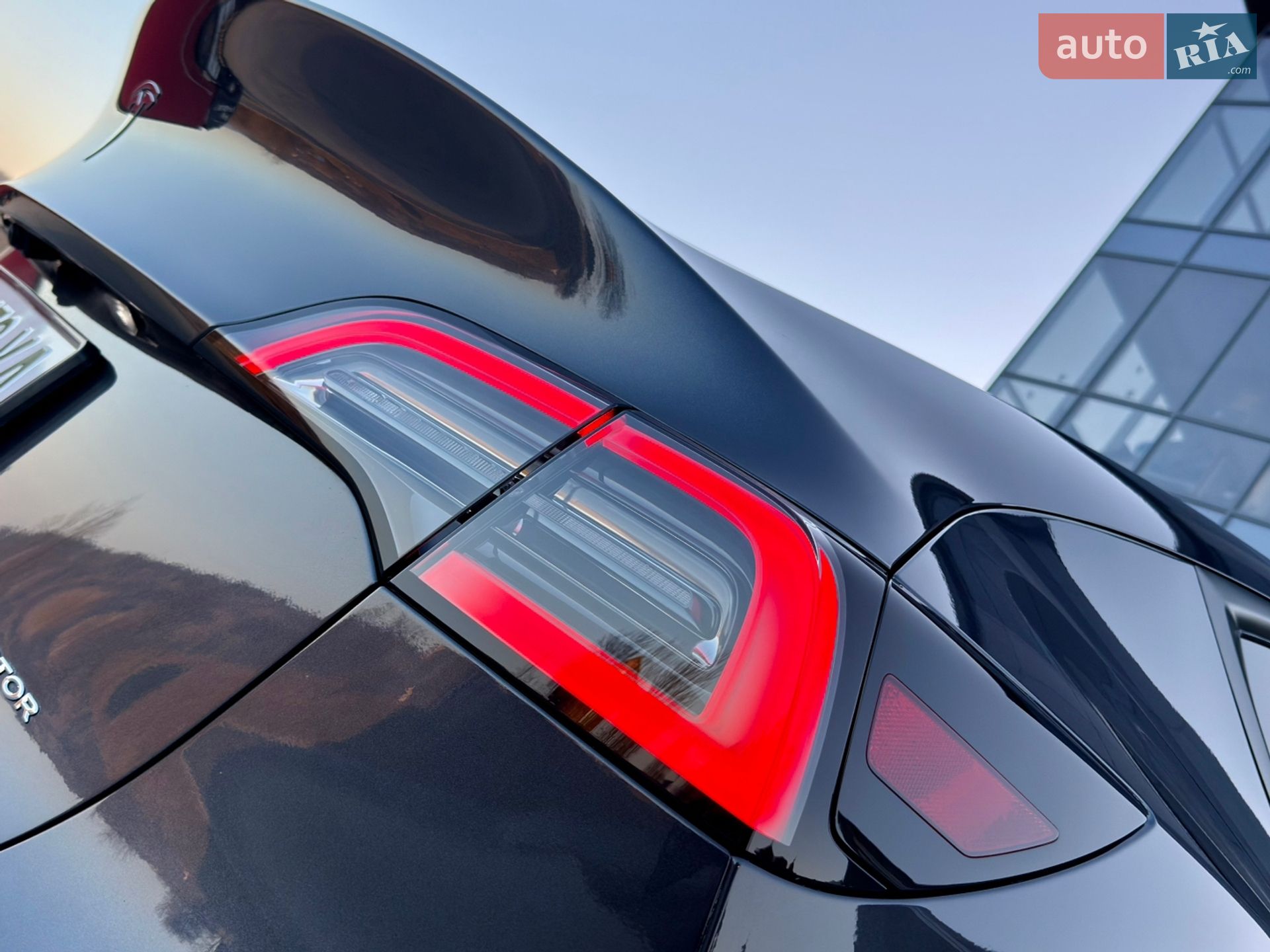 Tesla Model Y 2024 VIN 7SAYGDEE1RA283873 фото оголошення 11 з 49