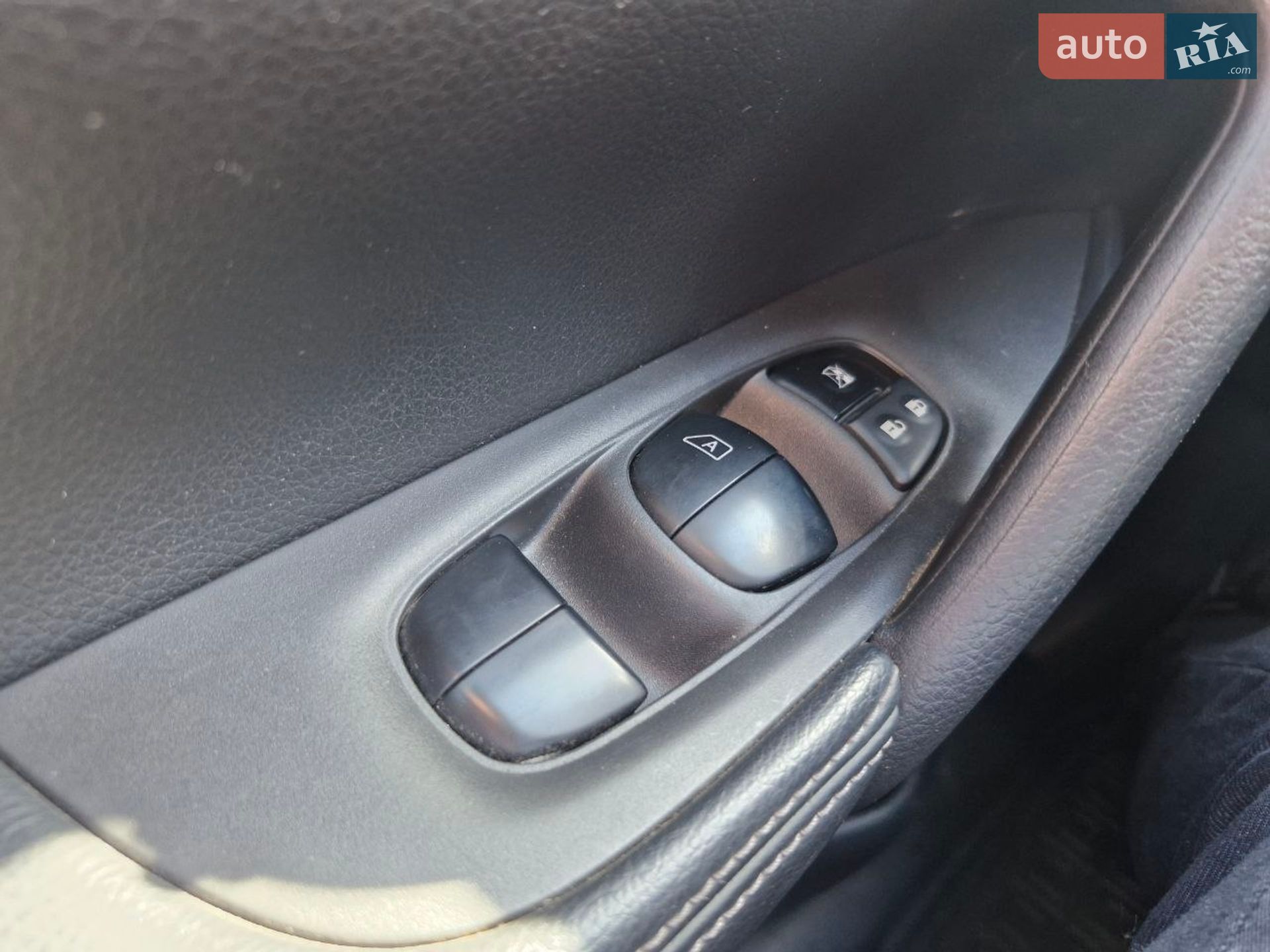 Nissan X-Trail 2016 VIN JN1TCAT32U0027674 фото оголошення 19 з 31