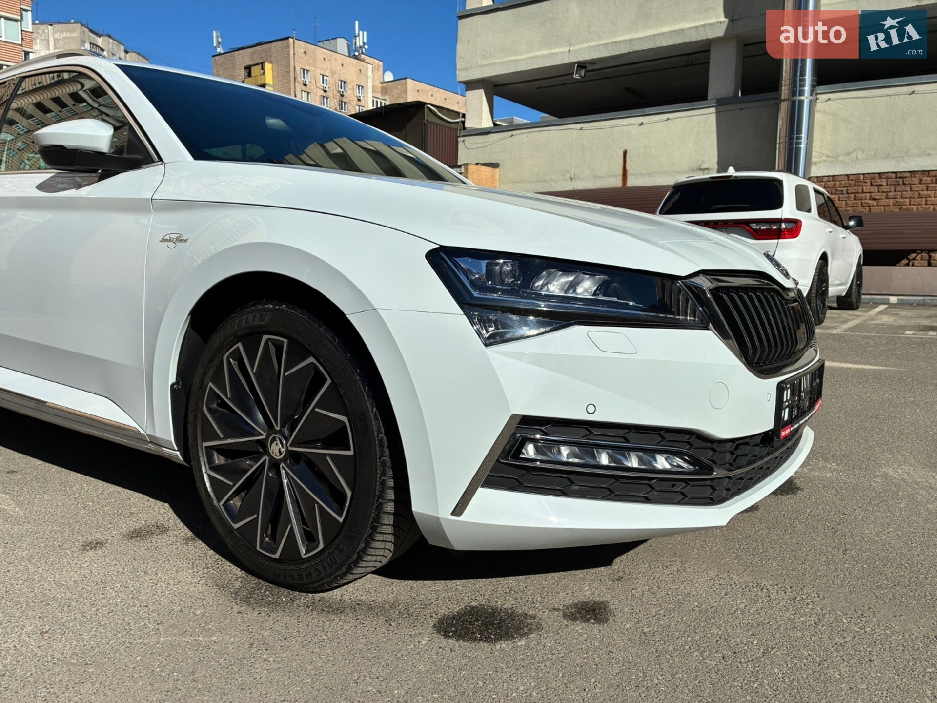 Skoda Superb 2023 VIN TMBLR7NPXP7018461 фото оголошення 2 з 94