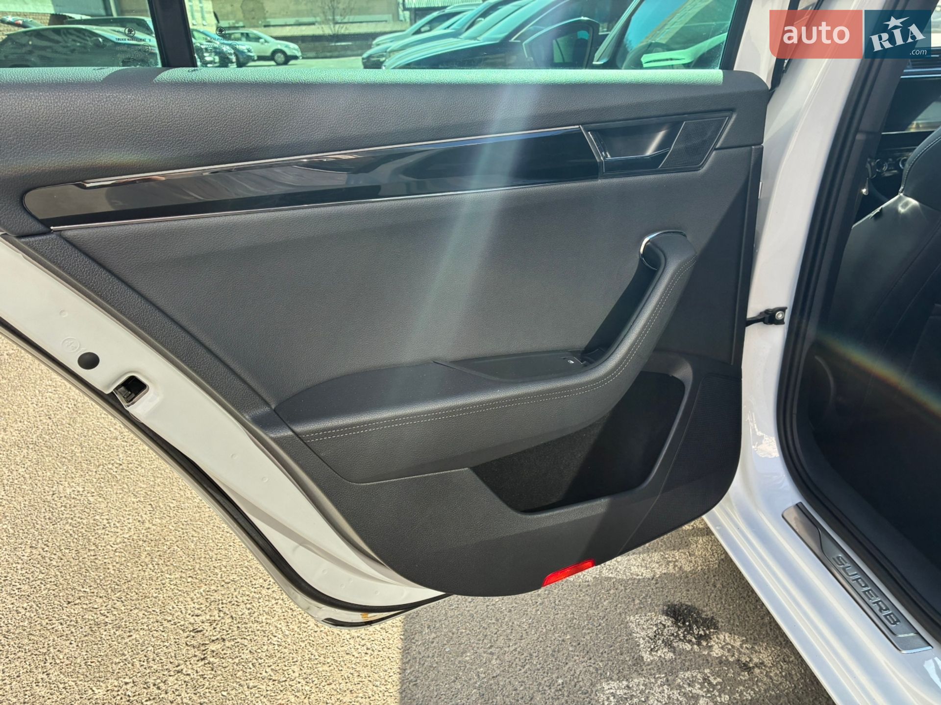 Skoda Superb 2023 VIN TMBLR7NPXP7018461 фото оголошення 14 з 94