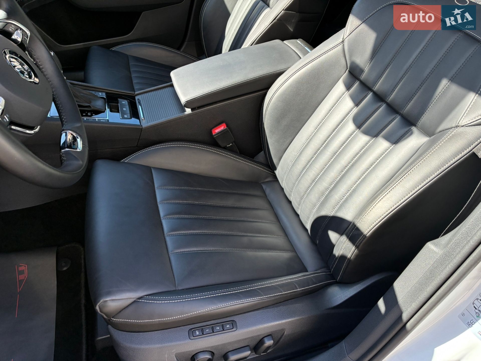 Skoda Superb 2023 VIN TMBLR7NPXP7018461 фото оголошення 38 з 94