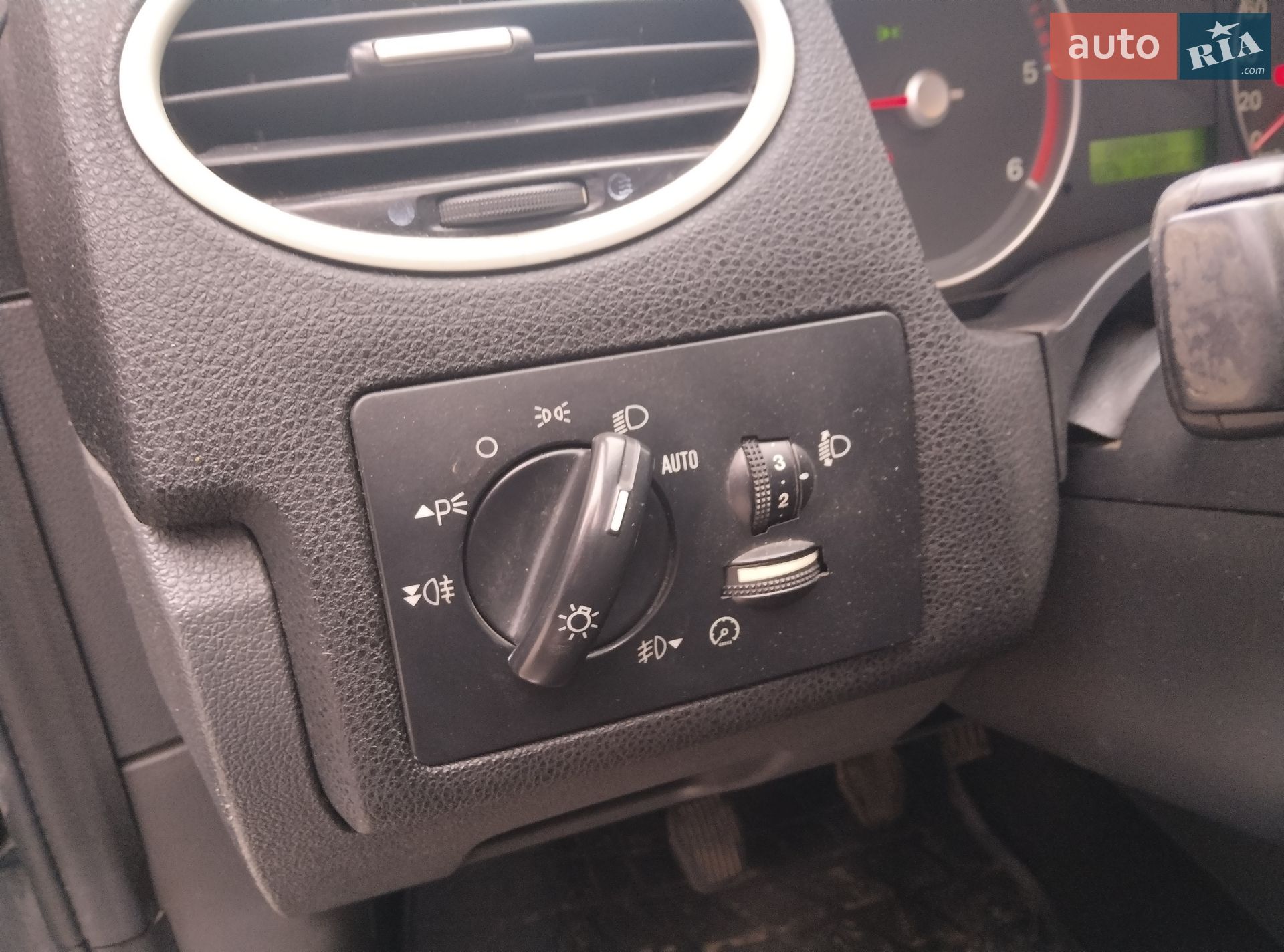 Ford Focus 2006 VIN WF0WXXGCDW6M46477 фото оголошення 15 з 22