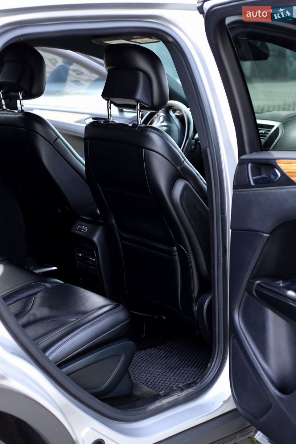 Lincoln MKC 2016 VIN 5LMCJ2D90GUJ20892 фото оголошення 2 з 19