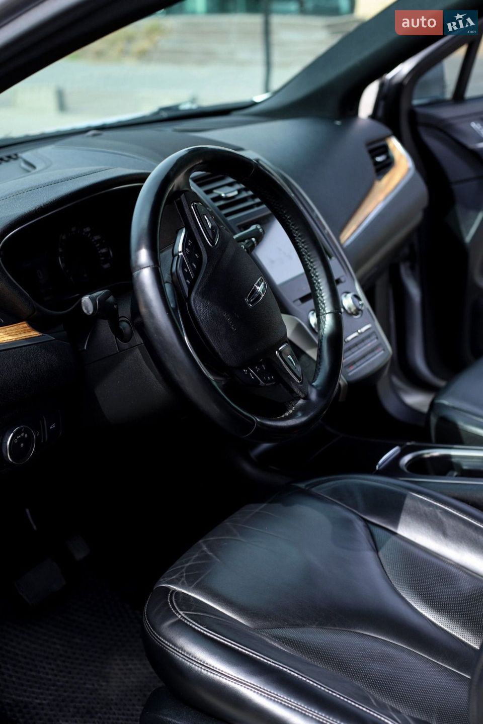 Lincoln MKC 2016 VIN 5LMCJ2D90GUJ20892 фото оголошення 5 з 19