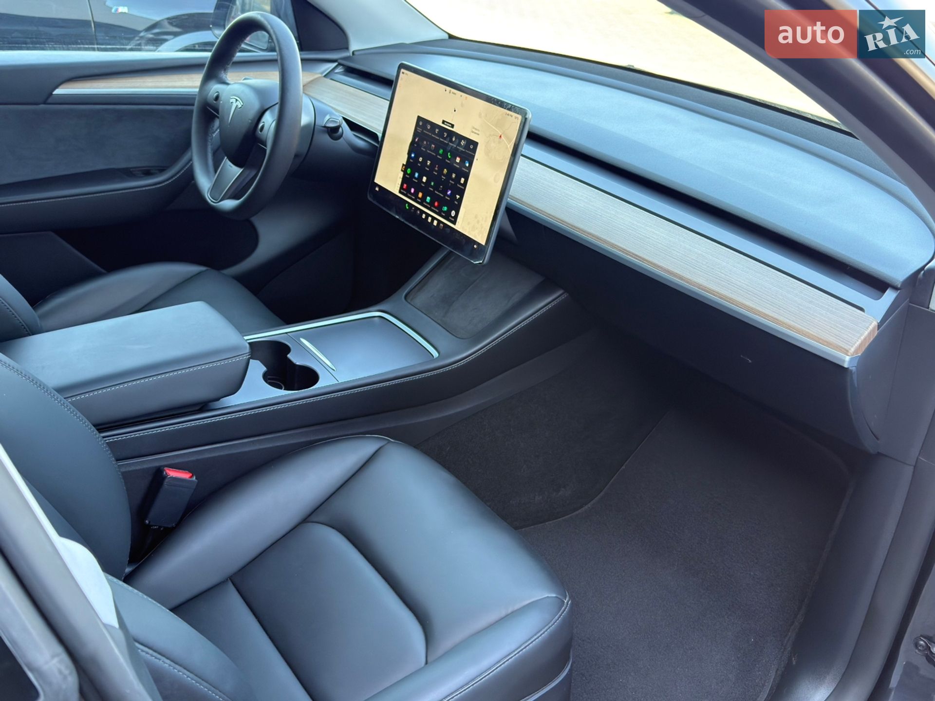 Tesla Model Y 2024 VIN 7SAYGDEE1RA283873 фото оголошення 6 з 40