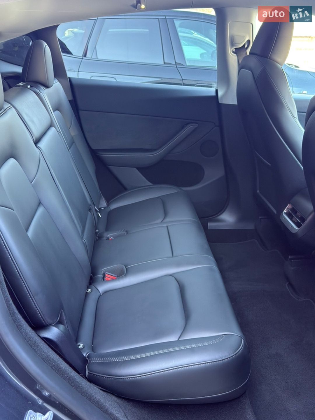 Tesla Model Y 2024 VIN 7SAYGDEE1RA283873 фото оголошення 7 з 40