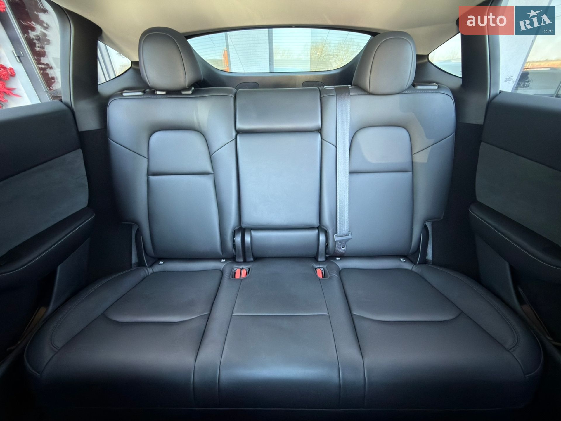 Tesla Model Y 2024 VIN 7SAYGDEE1RA283873 фото оголошення 9 з 40