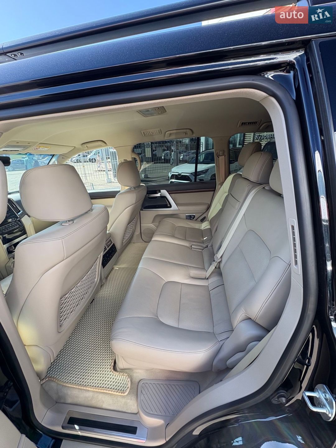Toyota Land Cruiser 2021 VIN JTMCV05J004326776 фото оголошення 6 з 16