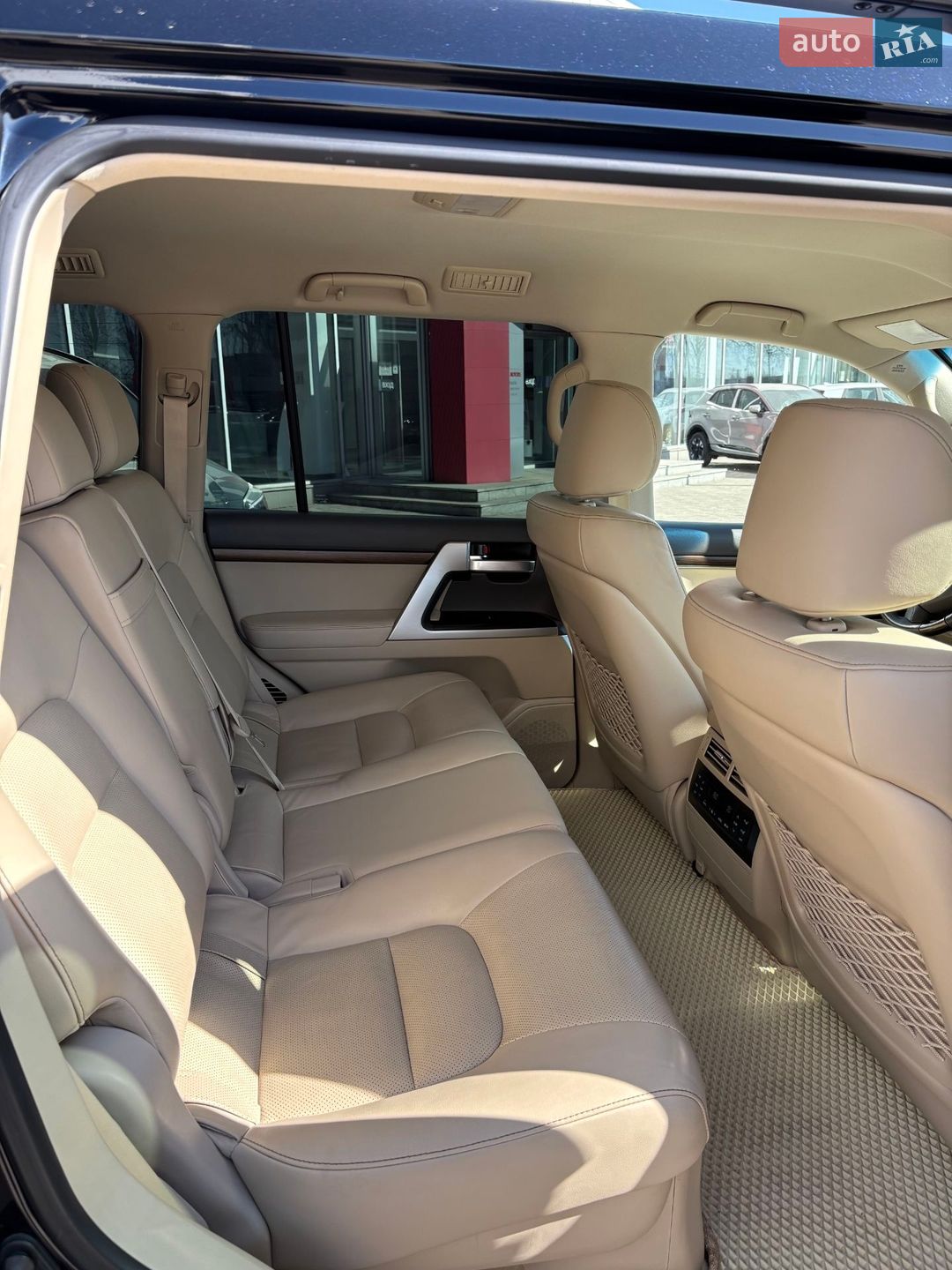 Toyota Land Cruiser 2021 VIN JTMCV05J004326776 фото оголошення 8 з 16