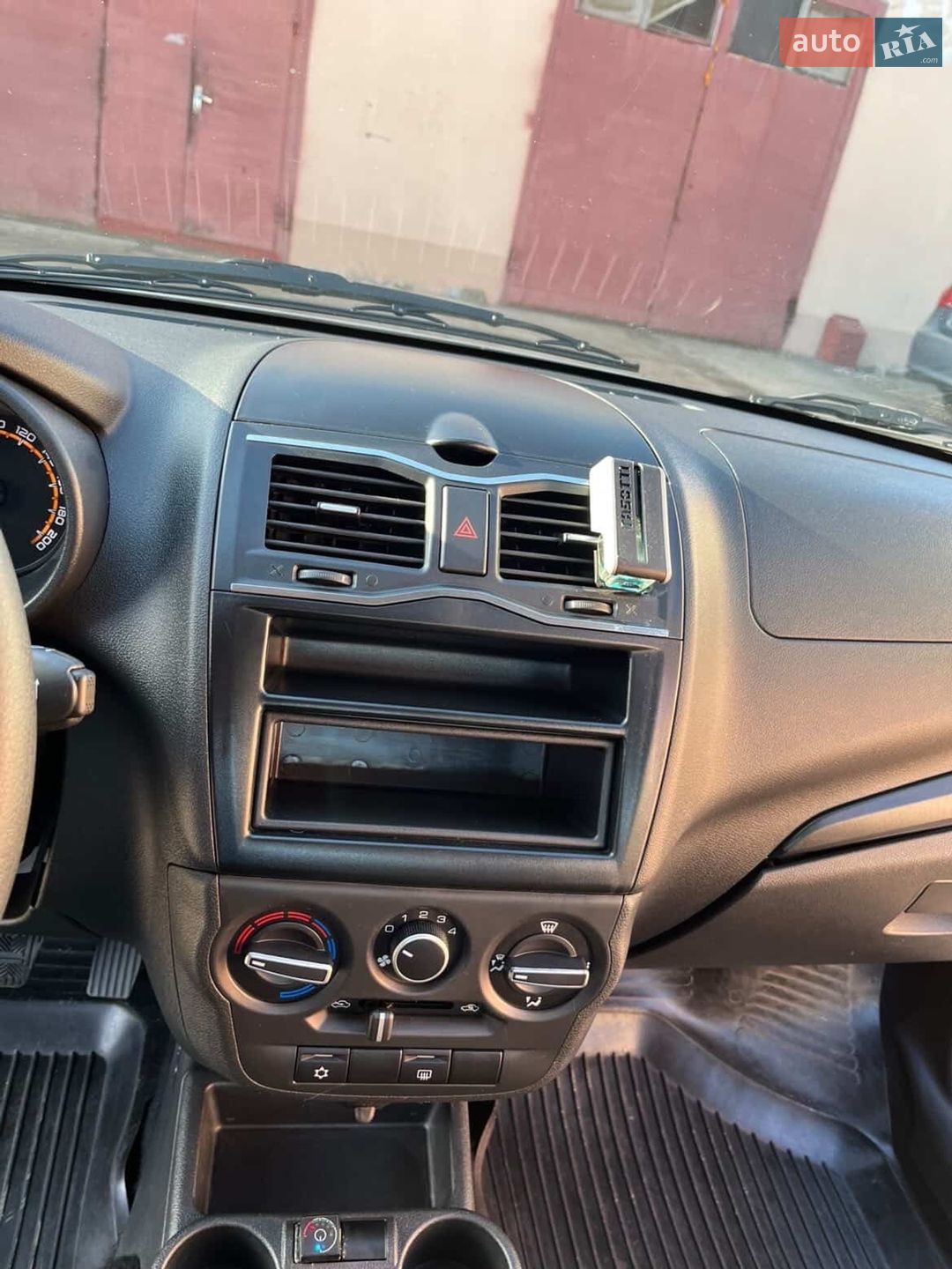 ВАЗ / Lada 2190 Granta 2018 VIN XTA219010K0567898 фото оголошення 17 з 38