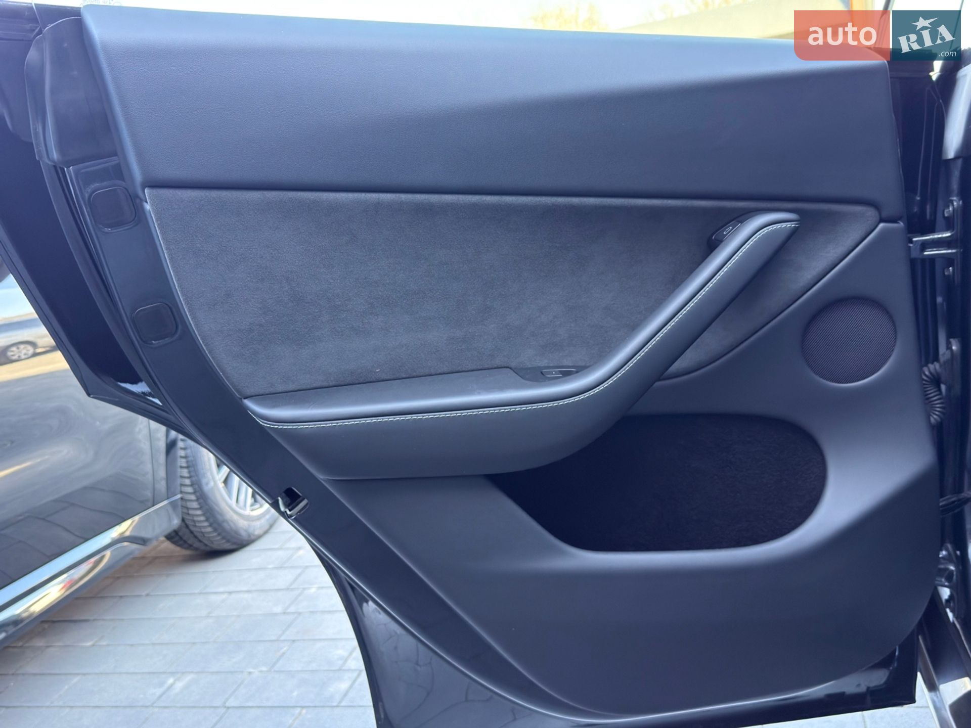 Tesla Model Y 2024 VIN 7SAYGDEE1RA283873 фото оголошення 33 з 40
