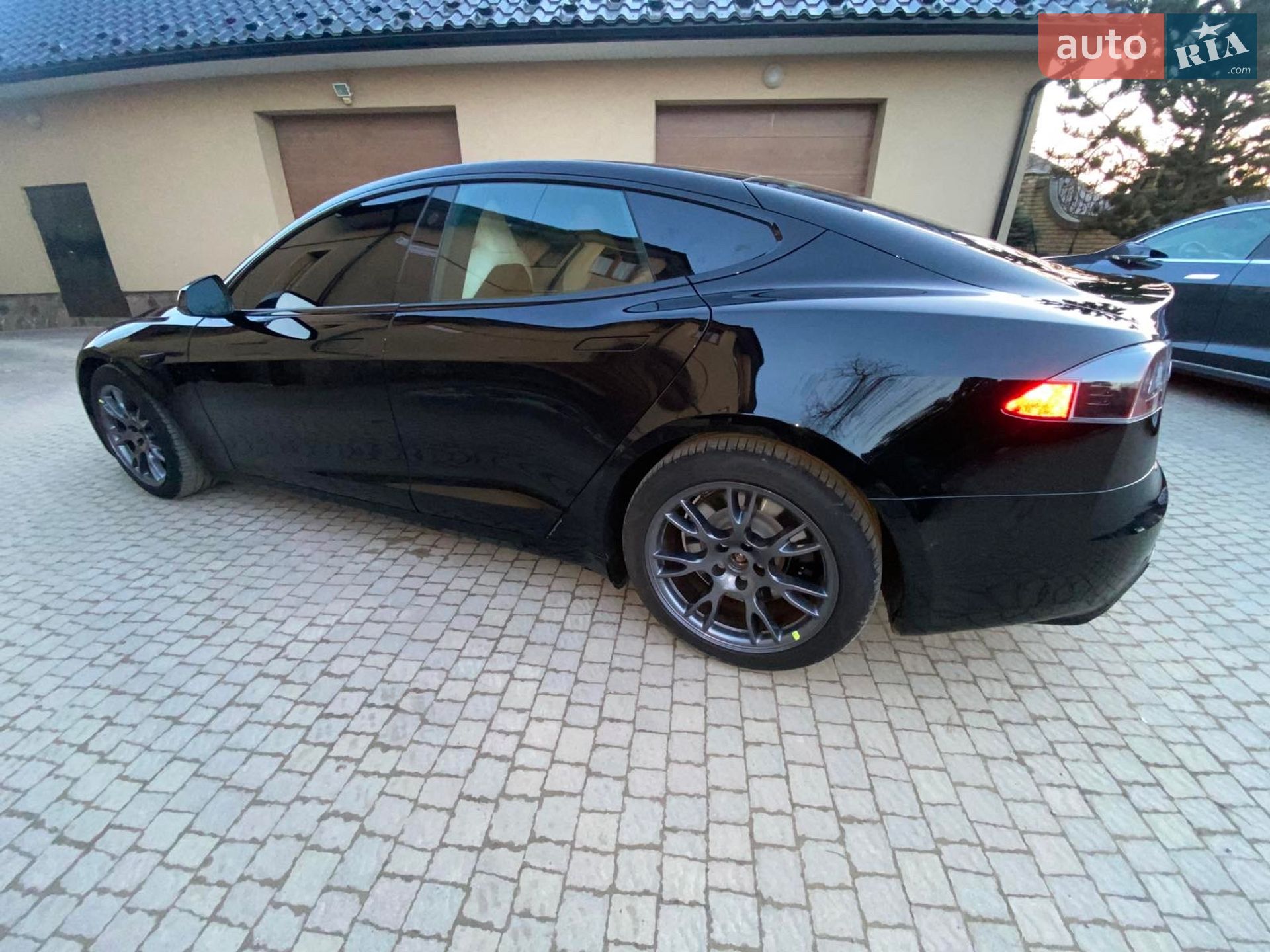 Tesla Model S 2021 VIN 5YJSA1E57NF464542 фото оголошення 3 з 7