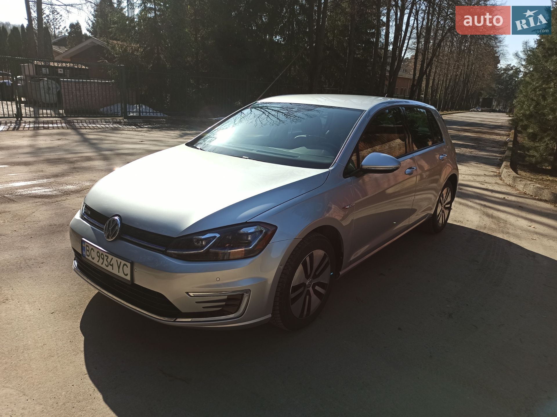 Volkswagen e-Golf 2019 VIN WVWPR7AU3KW908778 фото оголошення 2 з 20