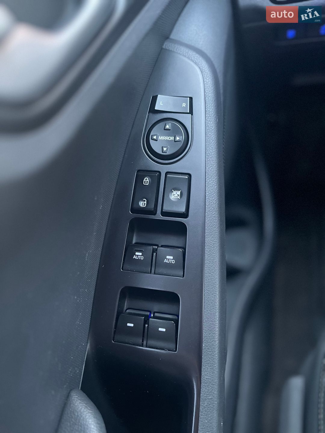 Hyundai Ioniq 2018 VIN KMHC751HFJU025434 фото оголошення 10 з 15