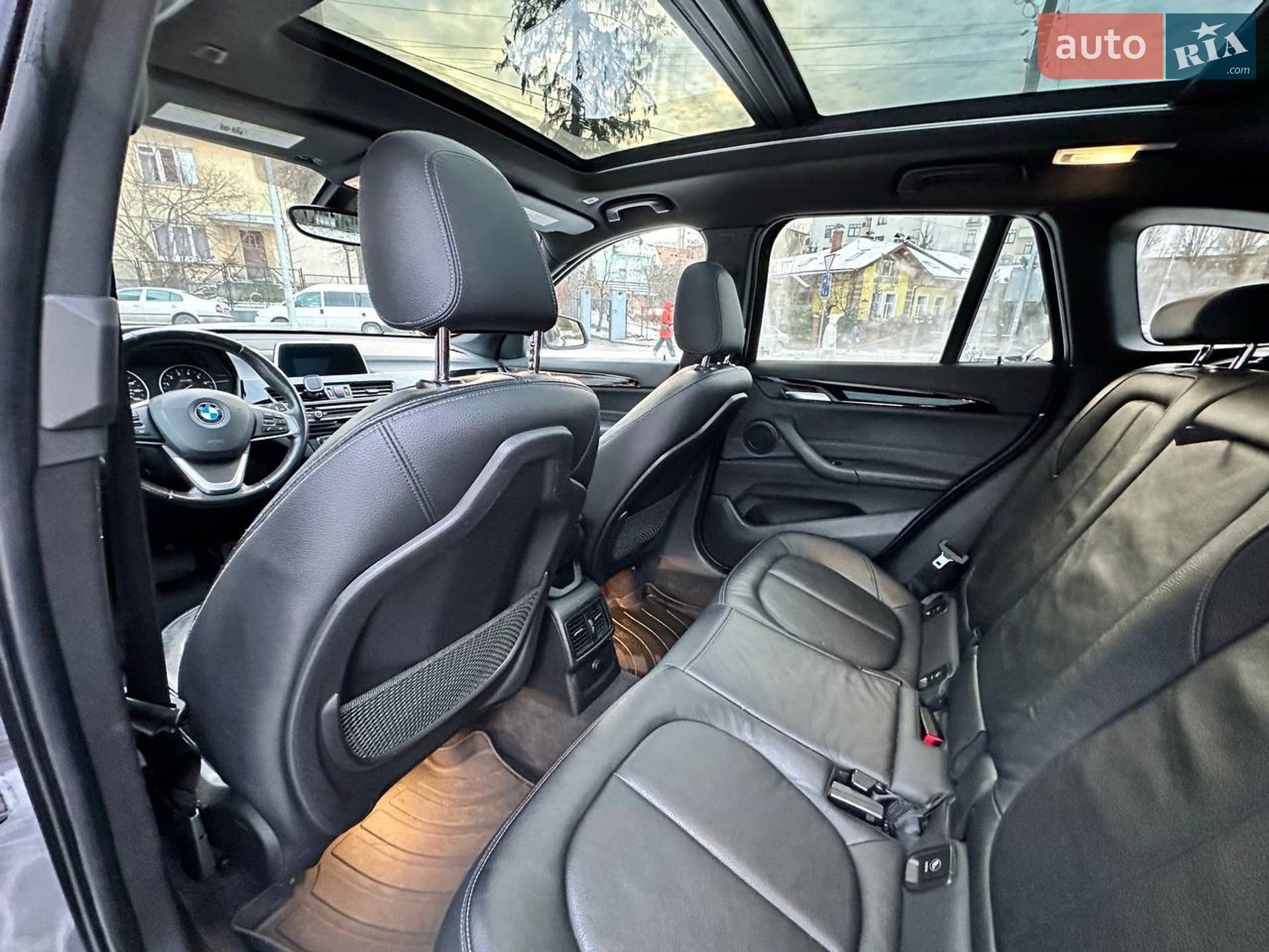 BMW X1 2017 VIN WBXHT3C38J5K27204 фото оголошення 10 з 13
