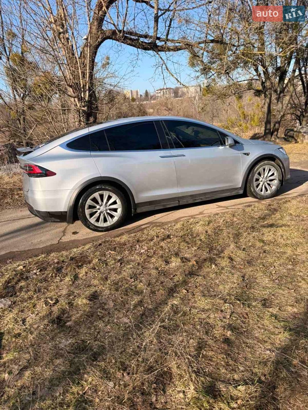 Tesla Model X 2018 VIN 5YJXCBE21JF113146 фото оголошення 3 з 19