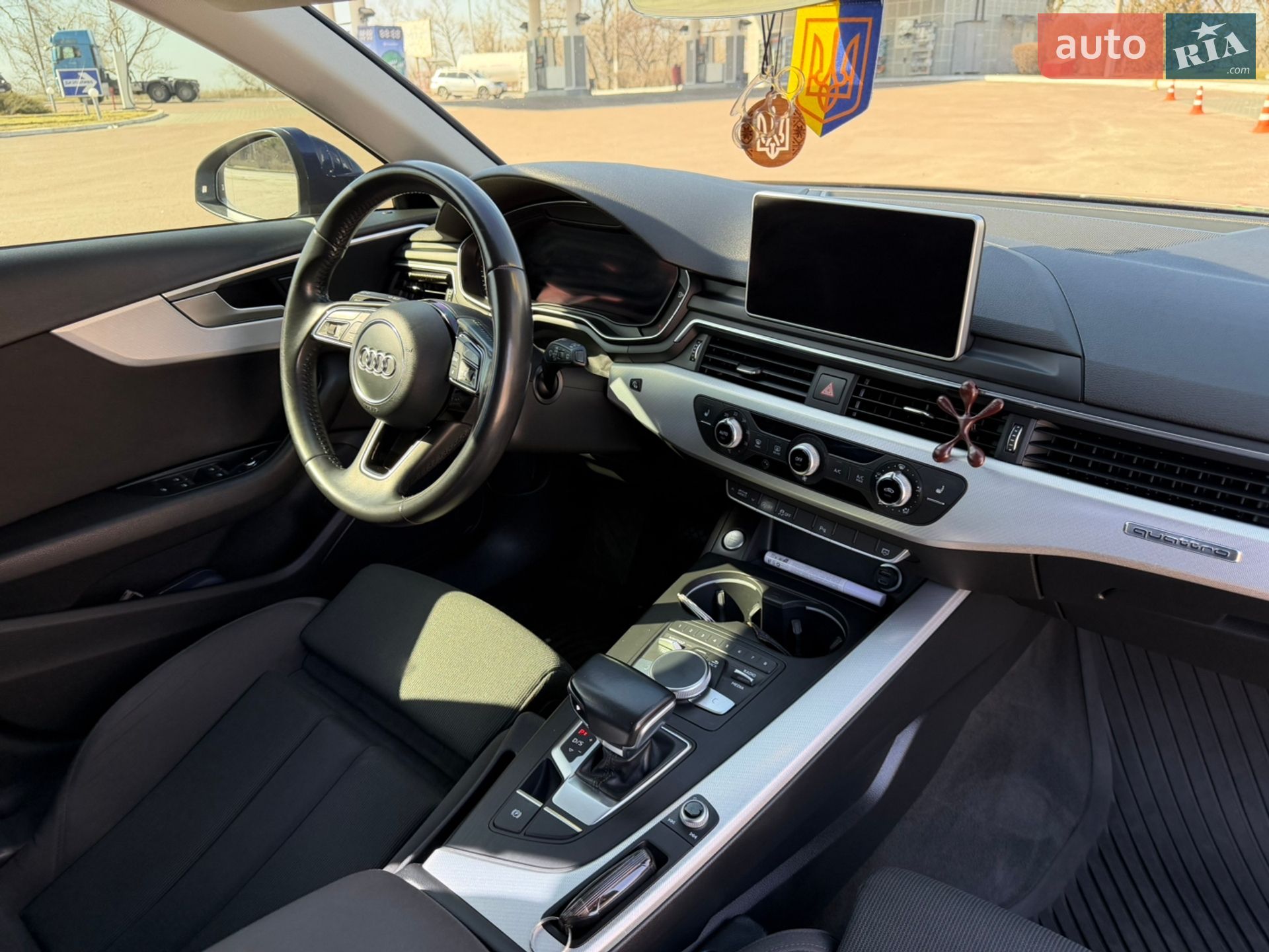 Audi A4 2017 VIN WAUZZZF42HA130389 фото оголошення 3 з 8