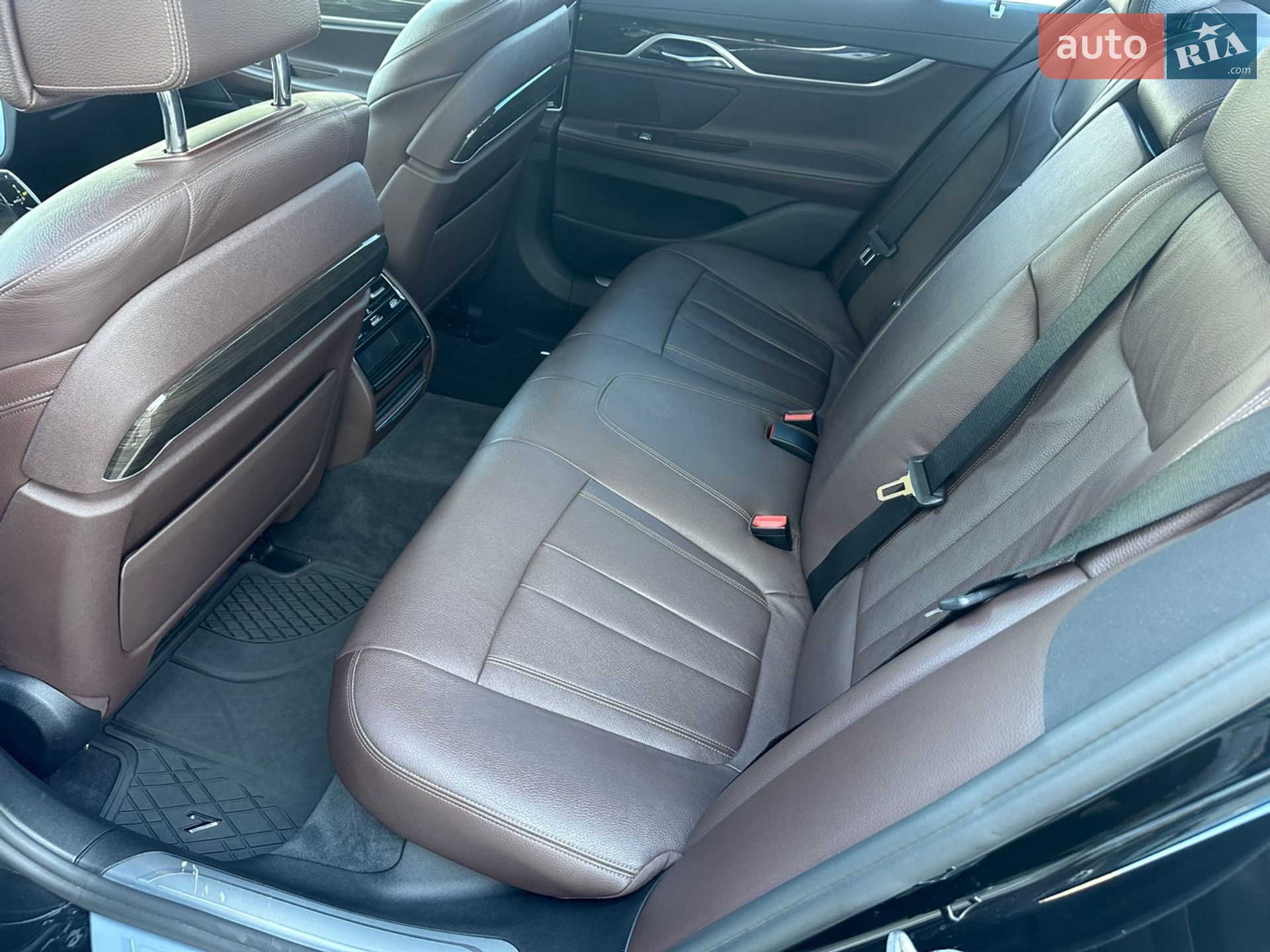 BMW 7 Series 2016 VIN WBA7C41070G641789 фото оголошення 31 з 44