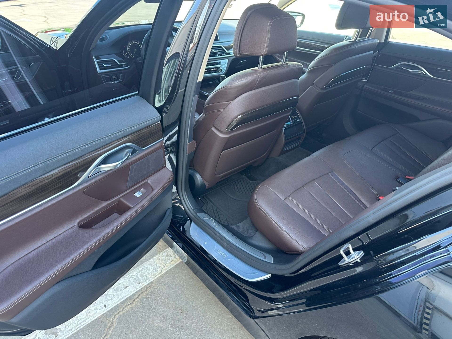 BMW 7 Series 2016 VIN WBA7C41070G641789 фото оголошення 32 з 44
