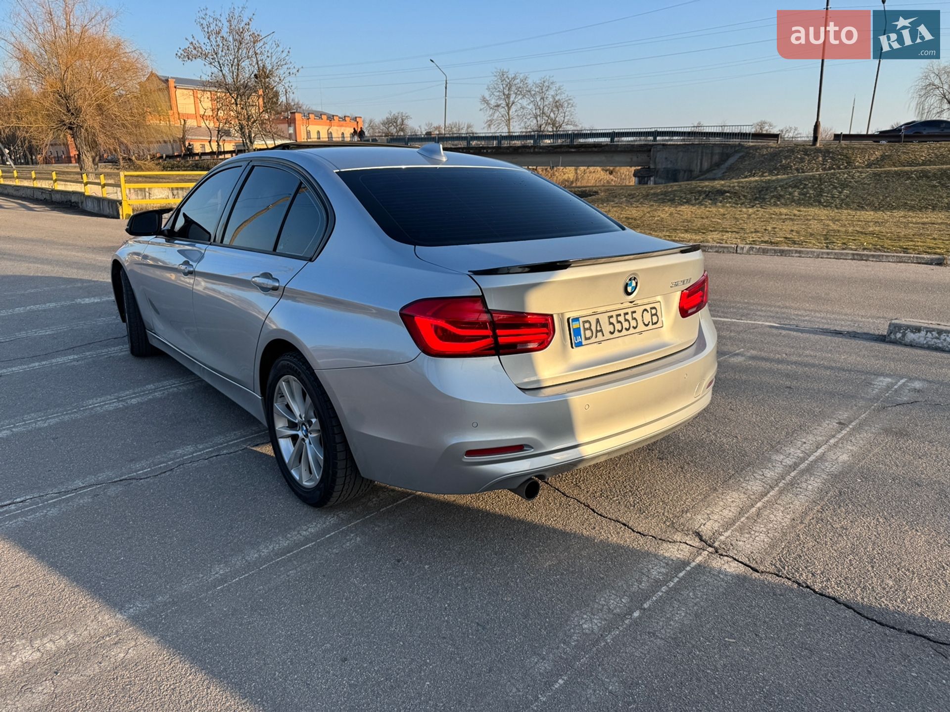 BMW 3 Series 2016 VIN WBA8E1G54GNT99680 фото оголошення 4 з 14