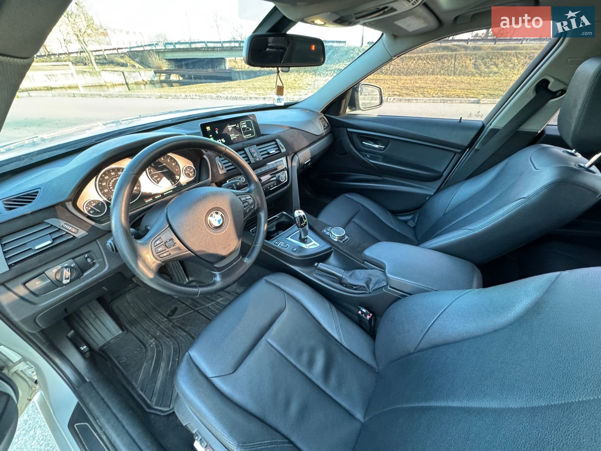 BMW 3 Series 2016 VIN WBA8E1G54GNT99680 фото оголошення 11 з 14