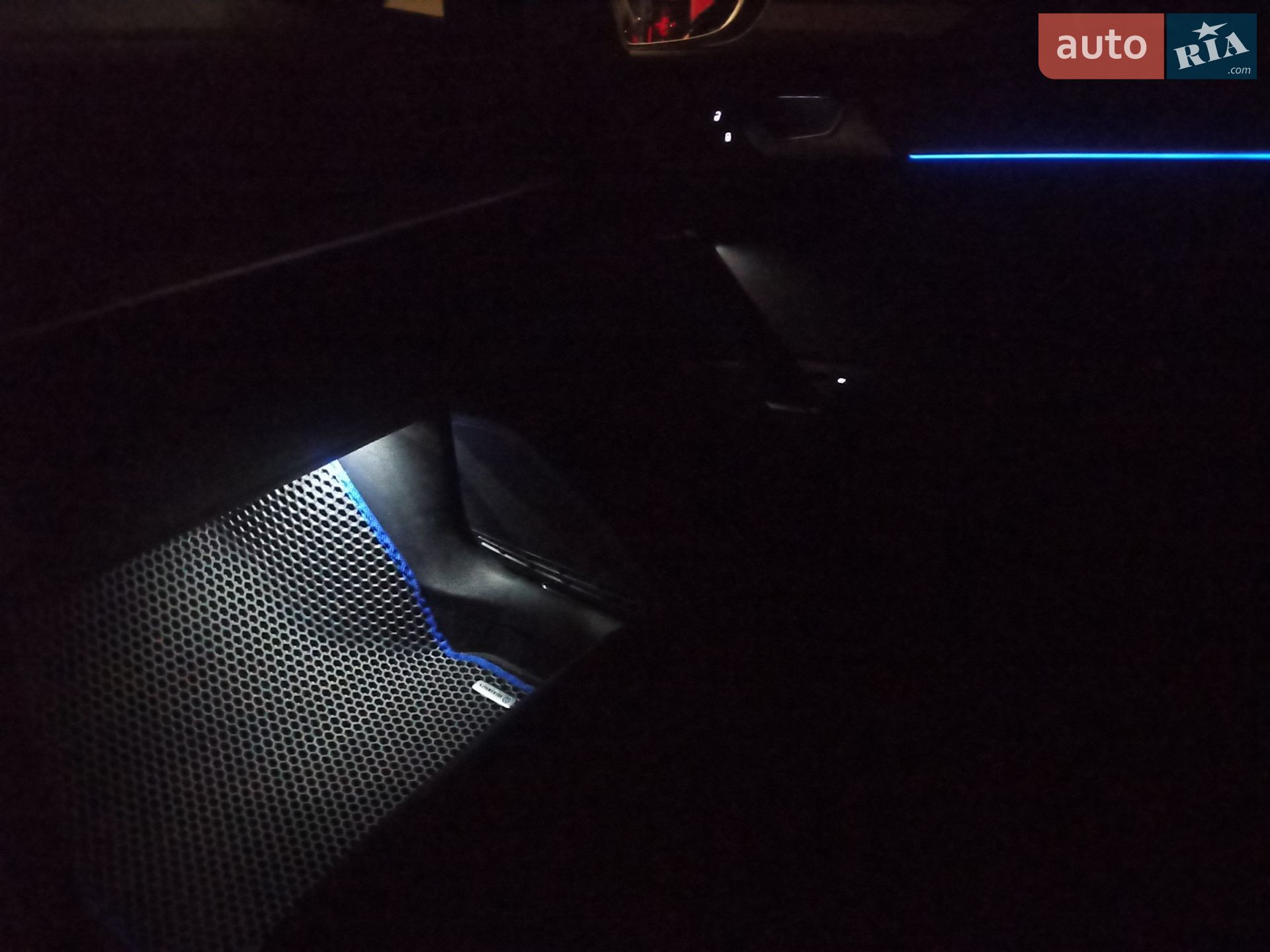 Volkswagen e-Golf 2019 VIN WVWPR7AU3KW908778 фото оголошення 13 з 20