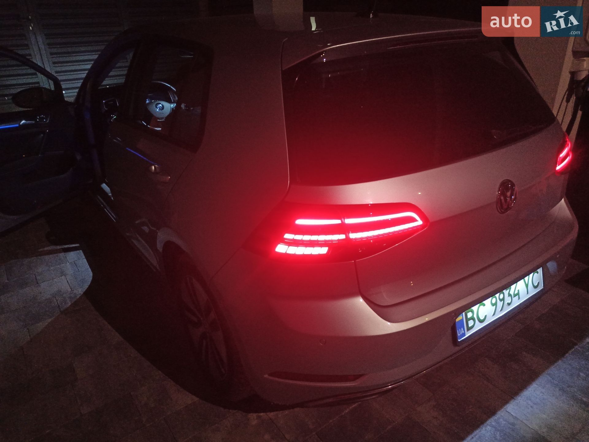 Volkswagen e-Golf 2019 VIN WVWPR7AU3KW908778 фото оголошення 11 з 20