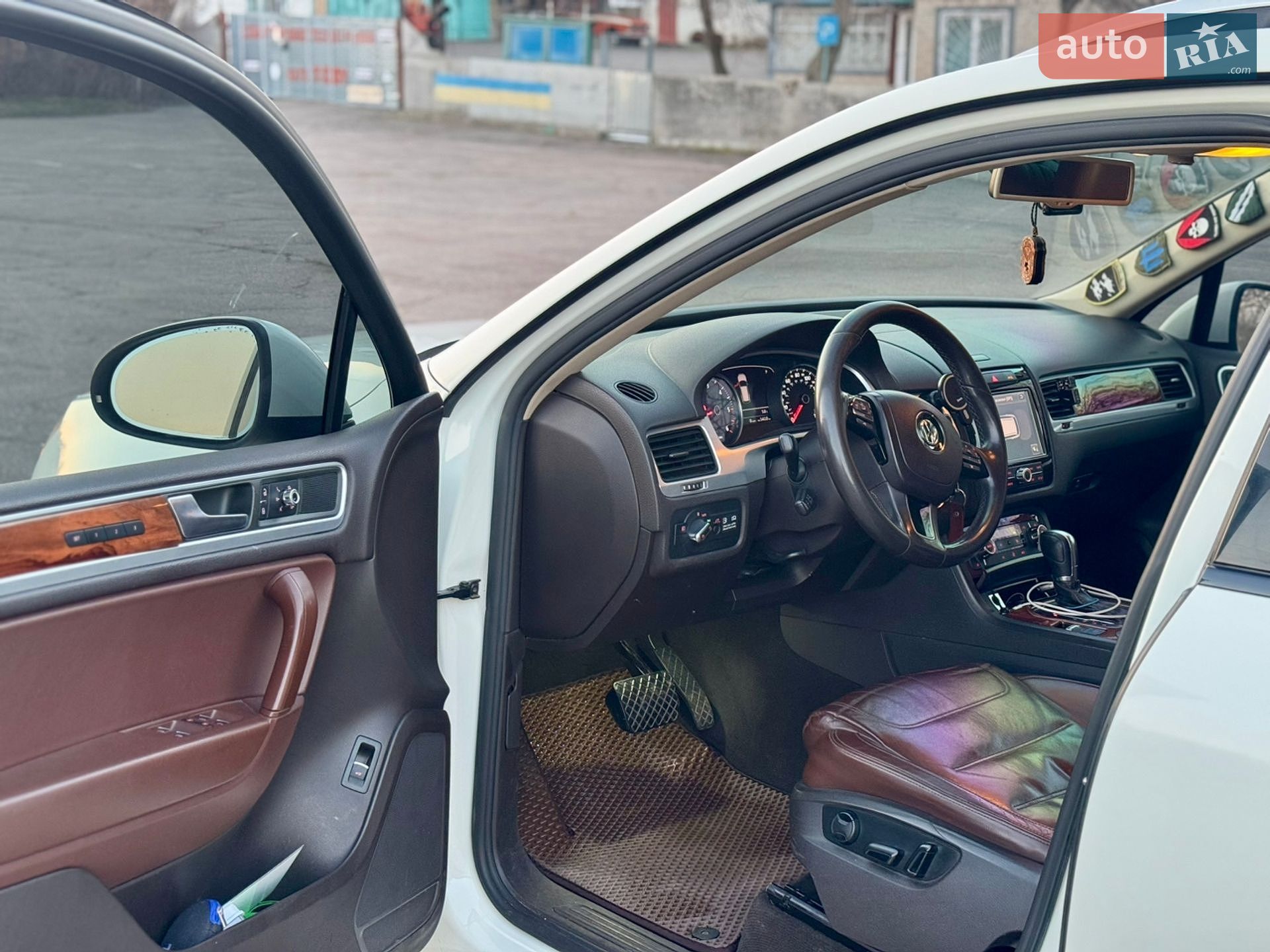 Volkswagen Touareg 2011 VIN WVGFK9BP4BD007009 фото оголошення 12 з 25