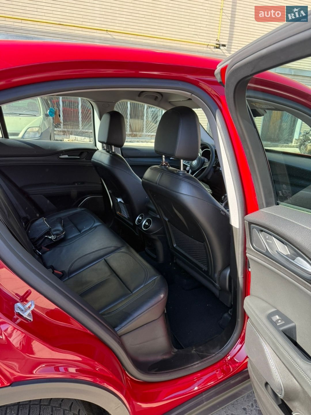 Alfa Romeo Stelvio 2018 VIN ZARPAHBN7K7C43018 фото оголошення 11 з 18