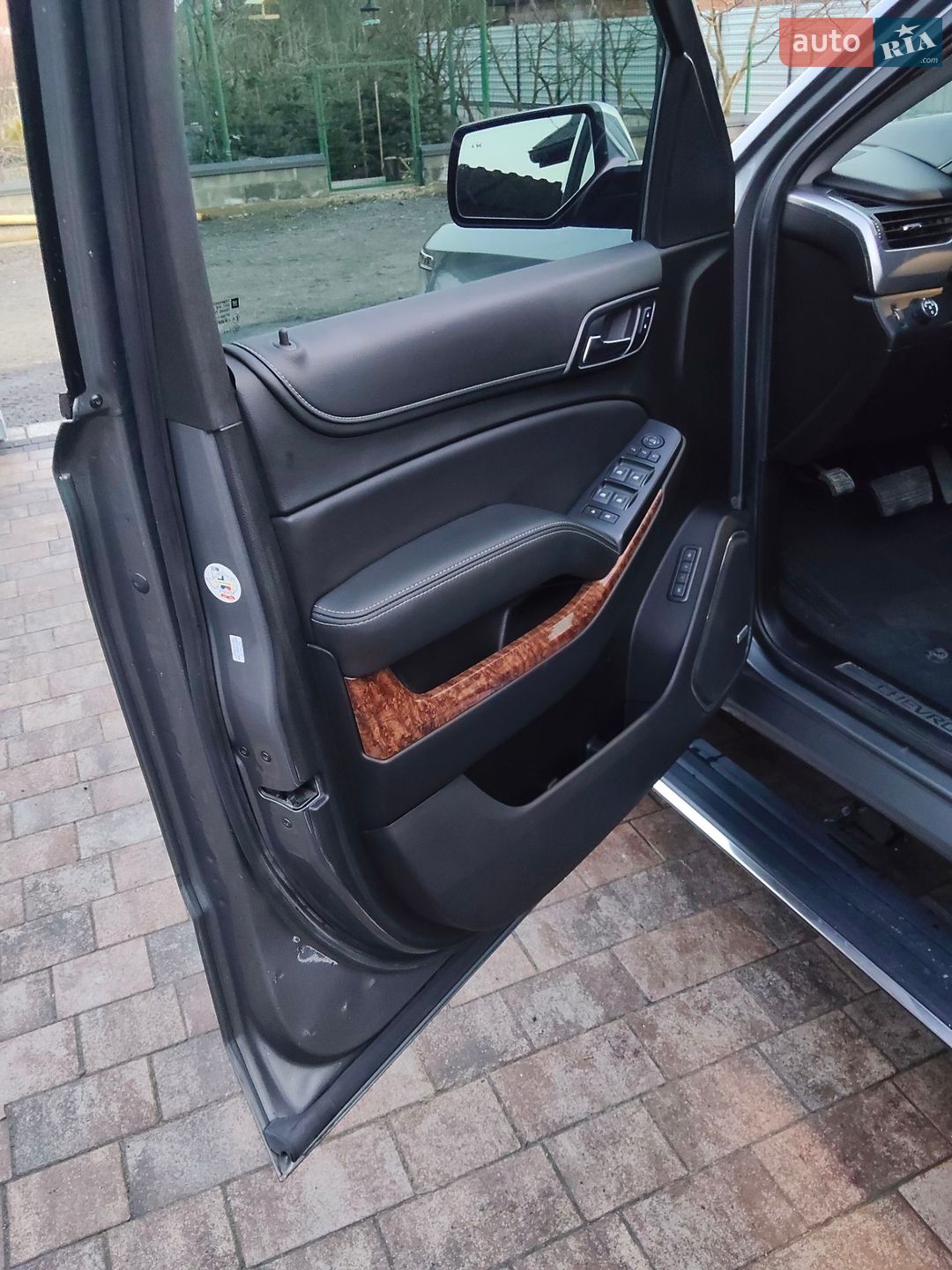 Chevrolet Tahoe 2018 VIN 1GNSCCKC5KR176752 фото оголошення 2 з 26