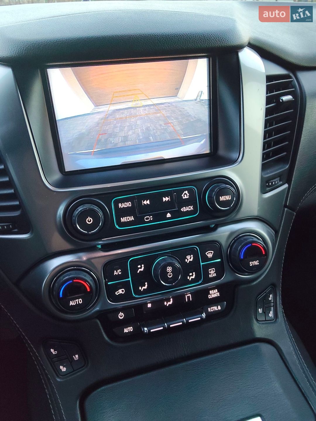 Chevrolet Tahoe 2018 VIN 1GNSCCKC5KR176752 фото оголошення 15 з 26