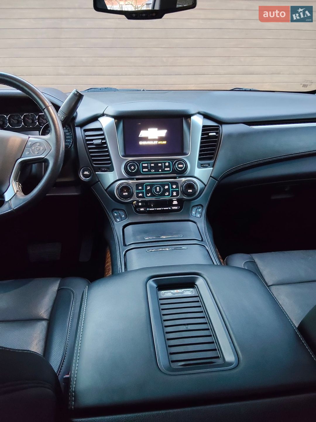 Chevrolet Tahoe 2018 VIN 1GNSCCKC5KR176752 фото оголошення 16 з 26
